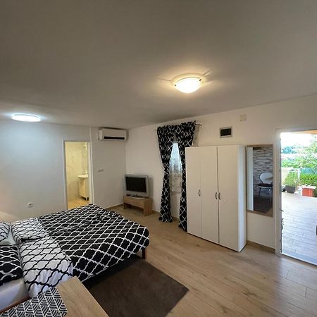 Apartment Mika Pula Exterior photo
