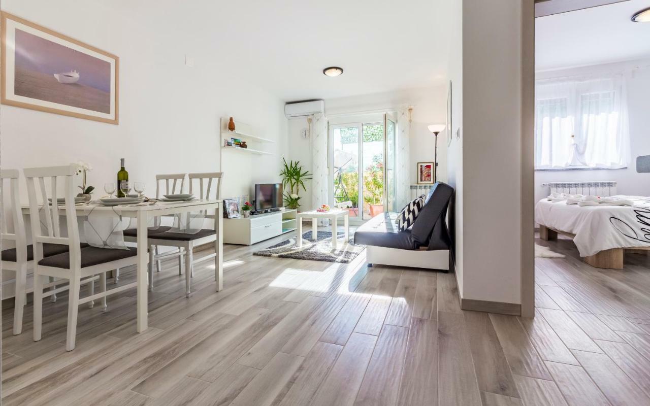 Apartment Mika Pula Exterior photo